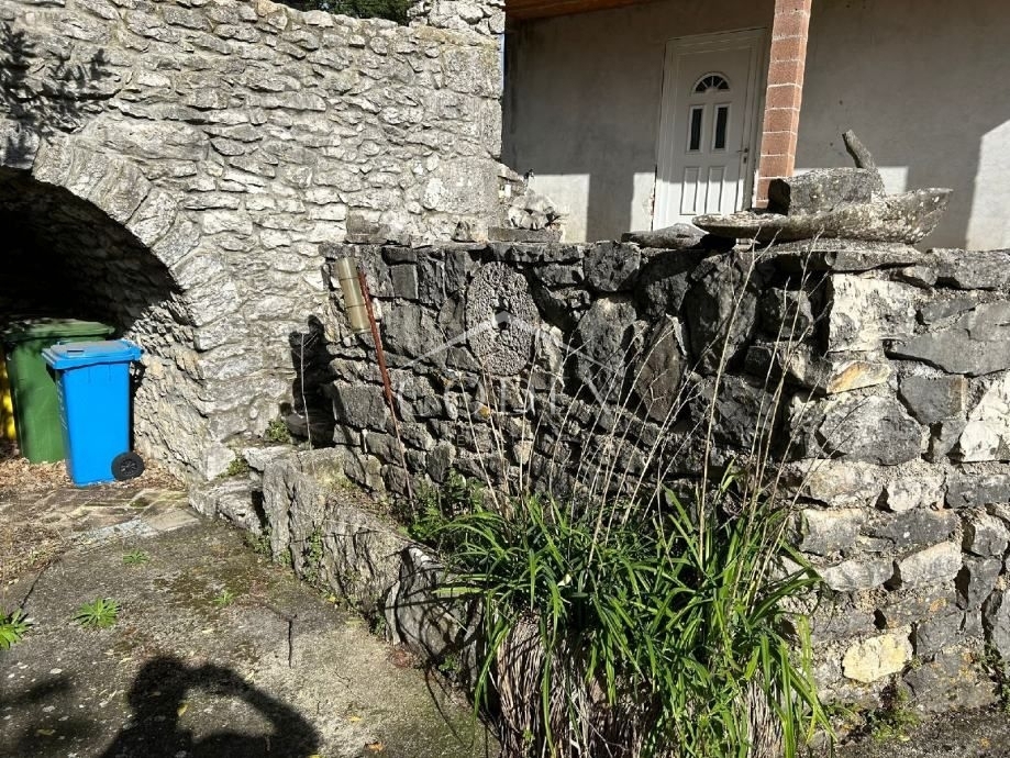 Sveta Nedjelja, Šumber - prodamo 2 hiši