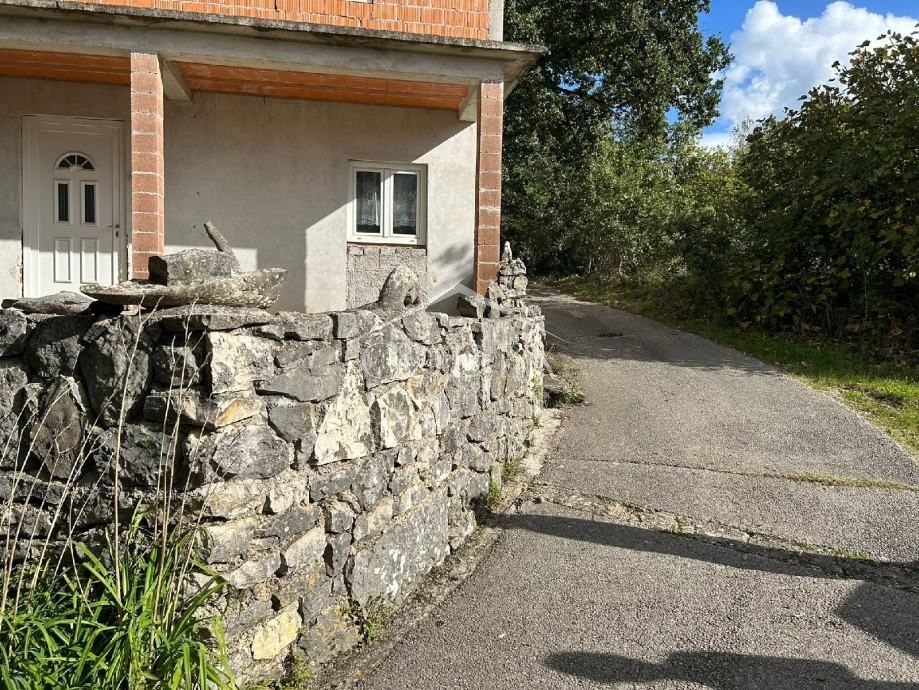 Sveta Nedjelja, Šumber - prodamo 2 hiši