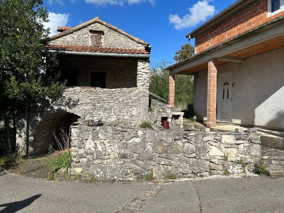 Sveta Nedjelja, Šumber - prodamo 2 hiši