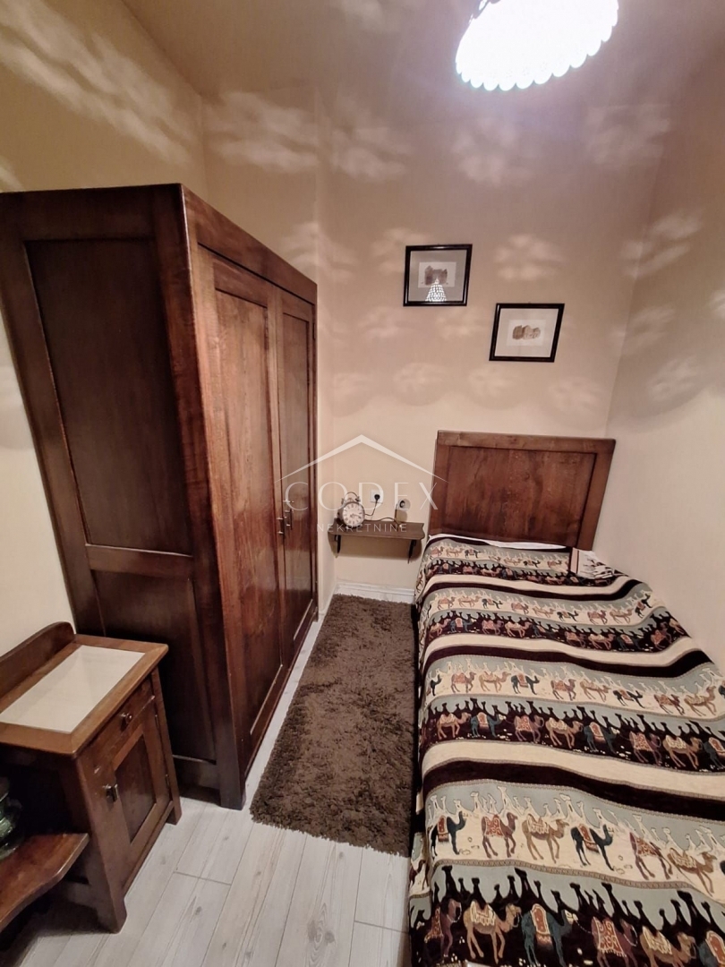 Lokve - hiša z dvoriščem na odlični lokaciji