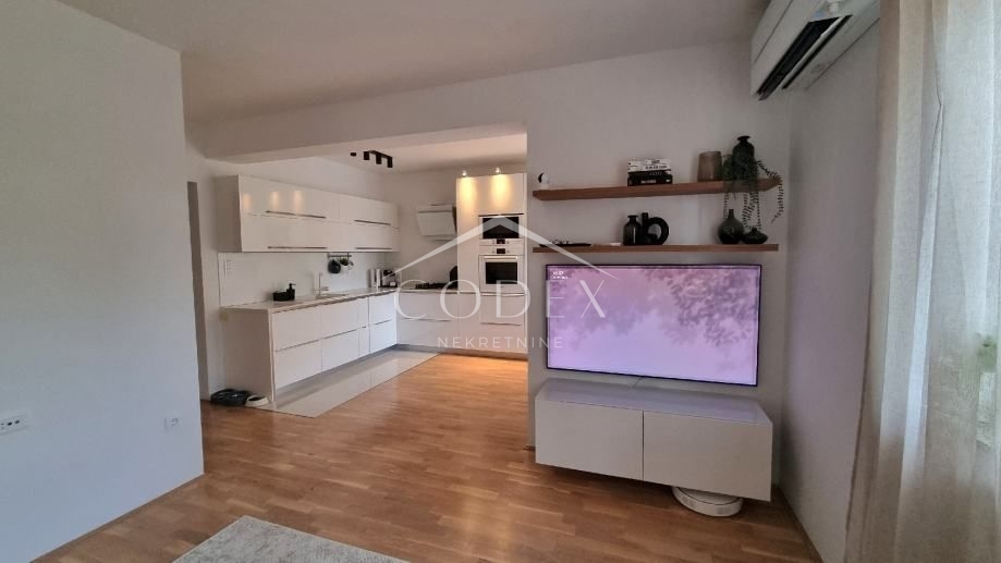 Pula, Šijana - prodamo trisobno stanovanje