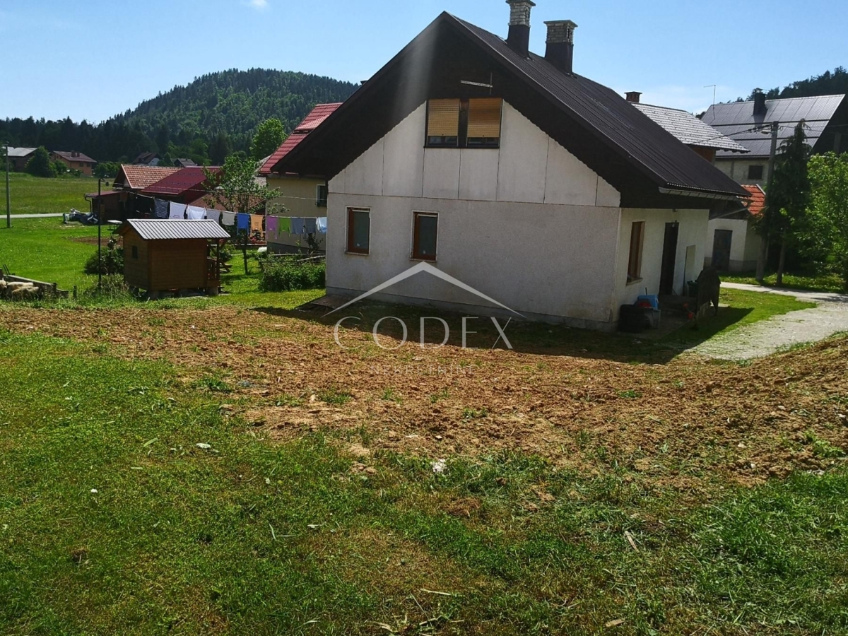 Čabar - prodaja vseljive hiše z malo vložka