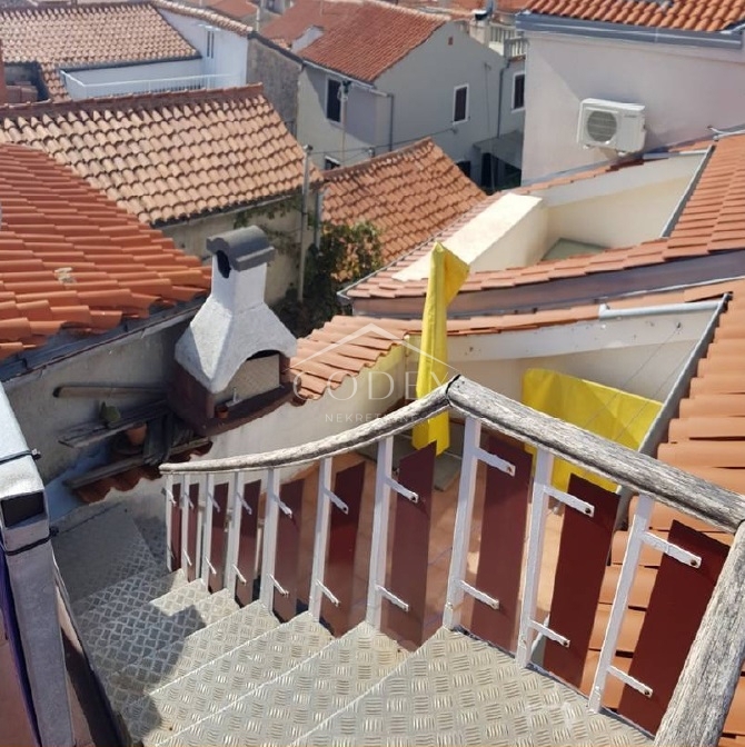 Krk – prodaja kamnite hiše v zgodovinskem jedru, 200 m od morja!