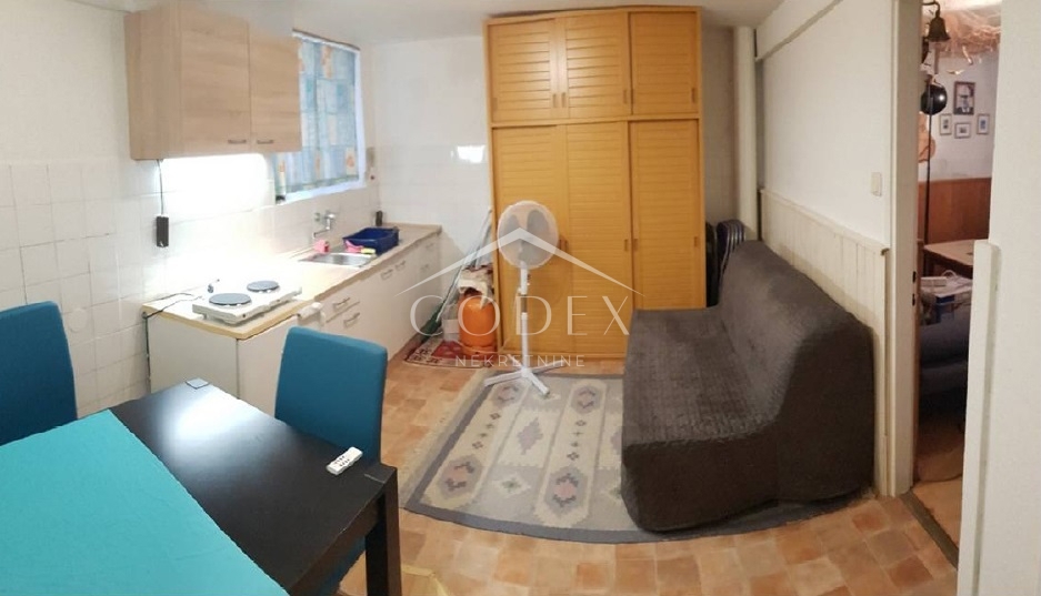 Krk – prodaja kamnite hiše v zgodovinskem jedru, 200 m od morja!