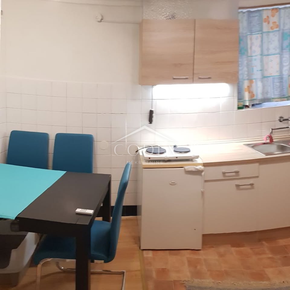 Krk – prodaja kamnite hiše v zgodovinskem jedru, 200 m od morja!