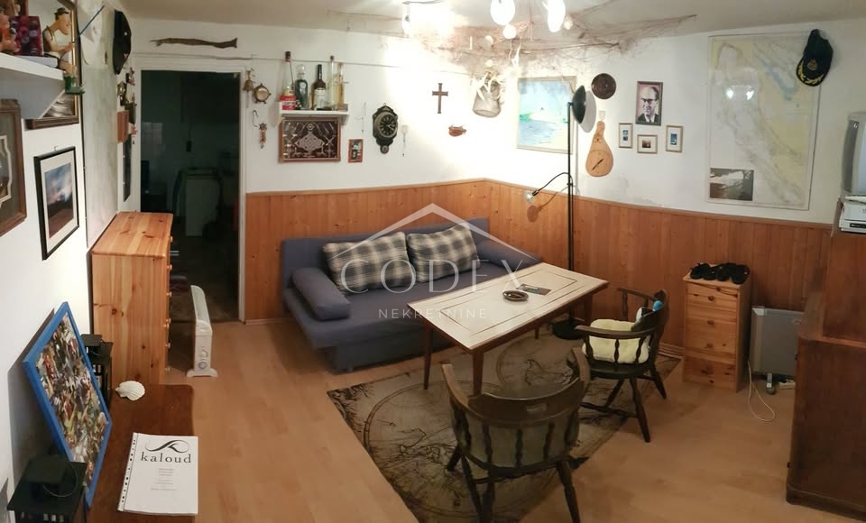 Krk – prodaja kamnite hiše v zgodovinskem jedru, 200 m od morja!