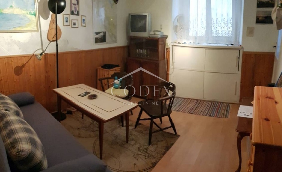 Krk – prodaja kamnite hiše v zgodovinskem jedru, 200 m od morja!