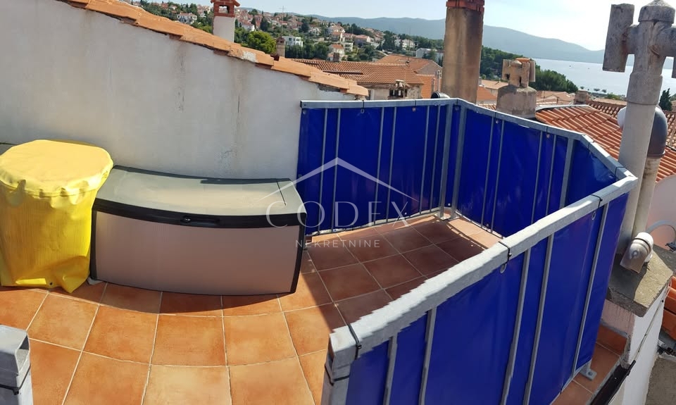 Krk – prodaja kamnite hiše v zgodovinskem jedru, 200 m od morja!