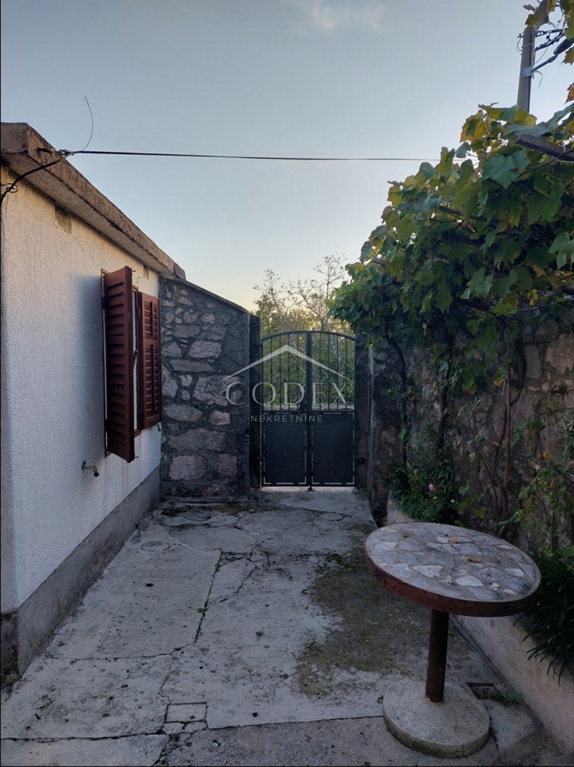 Grižane – Prodaja hiše za adaptacijo z velikim potencialom