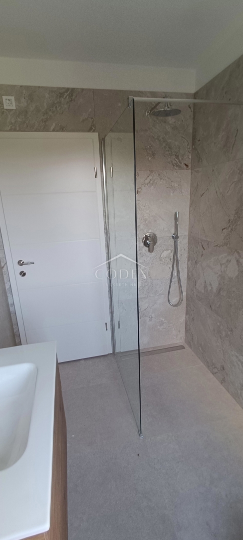 Umag – prodaja novogradnje na odlični lokaciji