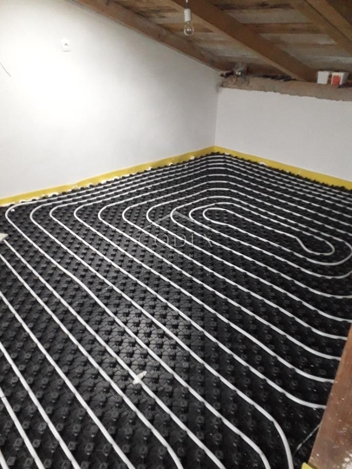 Kostrena - hiša s 5 apartmaji
