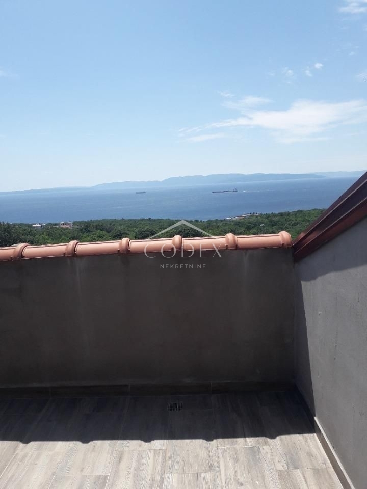 Kostrena - hiša s 5 apartmaji