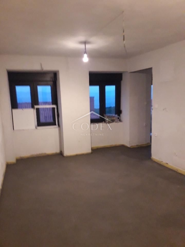 Kostrena - hiša s 5 apartmaji