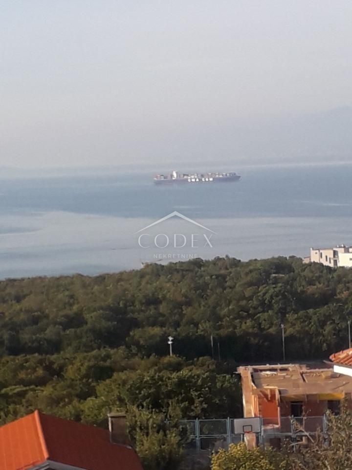 Kostrena - hiša s 5 apartmaji