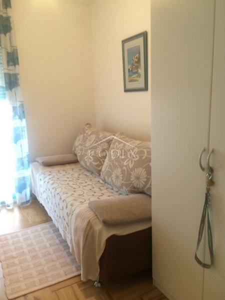 Krk - prodaja apartma v lepi vili
