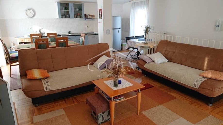 Krk - prodaja apartma v lepi vili