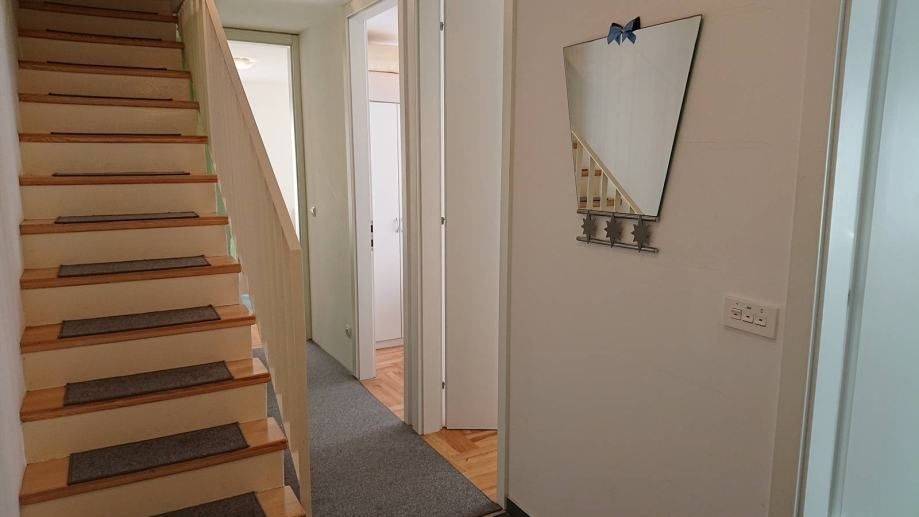 Krk - prodaja apartma v lepi vili
