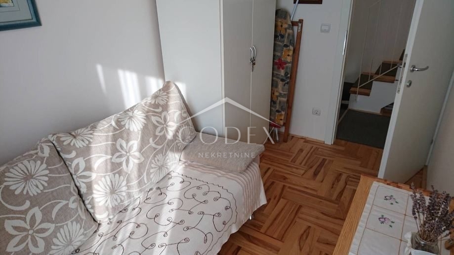Krk - prodaja apartma v lepi vili