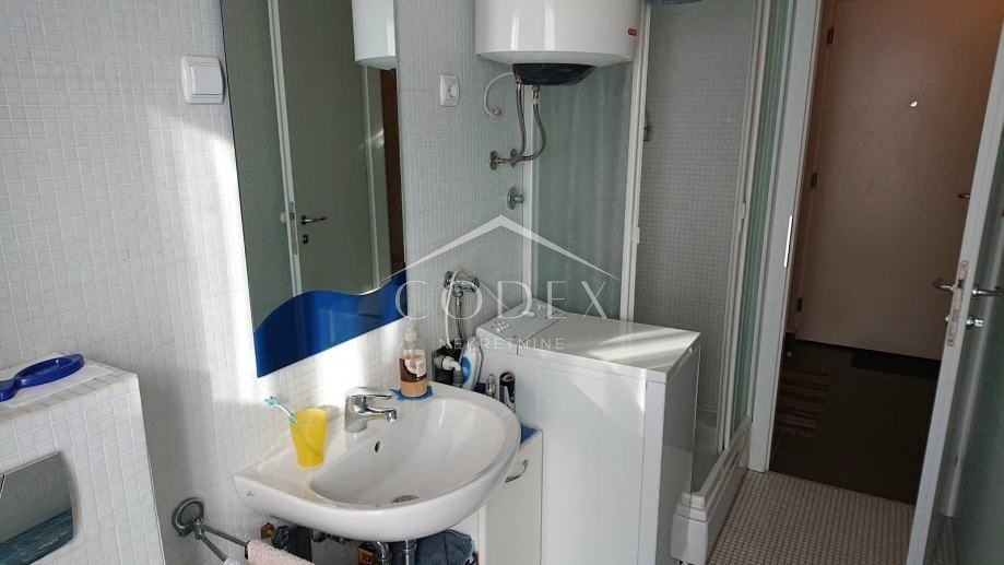 Krk - prodaja apartma v lepi vili