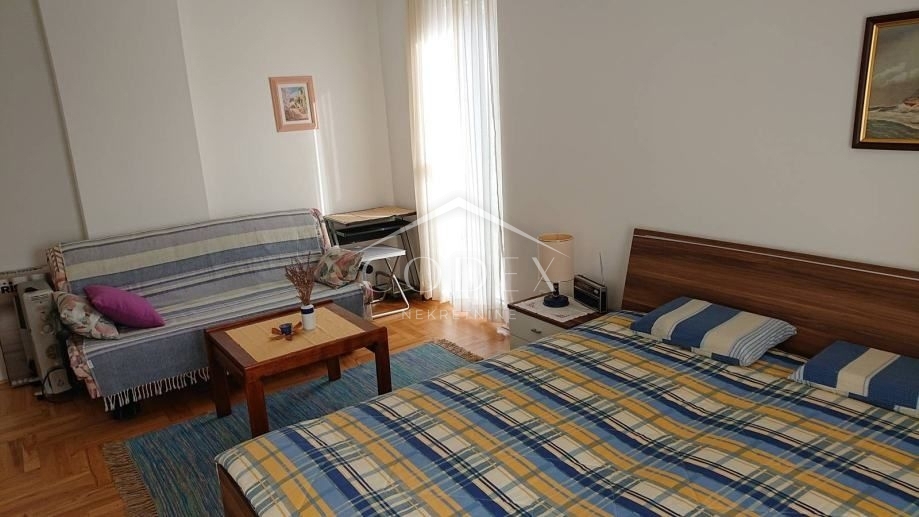Krk - prodaja apartma v lepi vili