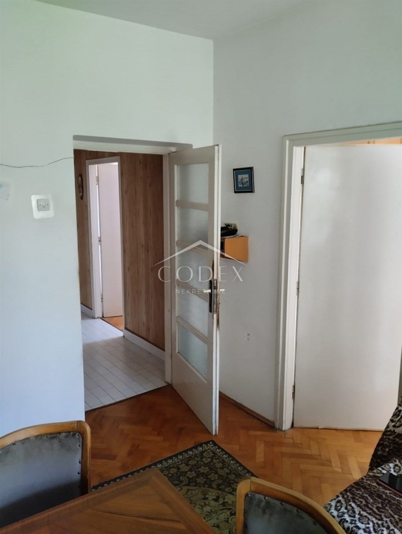 Boulevard - prodaja štirisobnega stanovanja in garsonjere