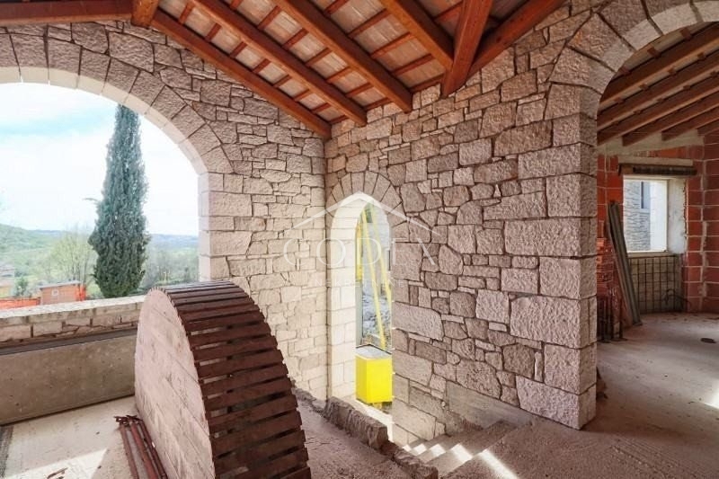 Rovinj - kamnita vila v Rohbau fazi