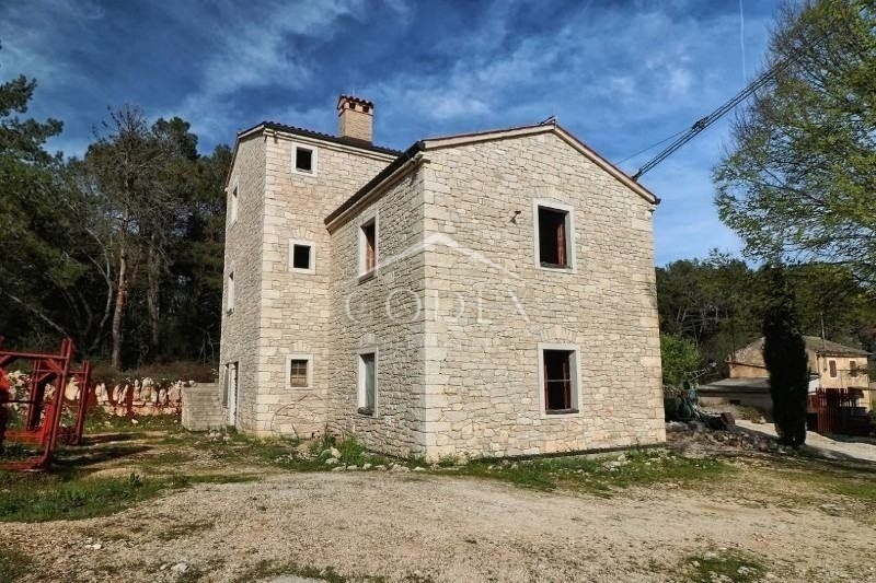 Rovinj - kamnita vila v Rohbau fazi