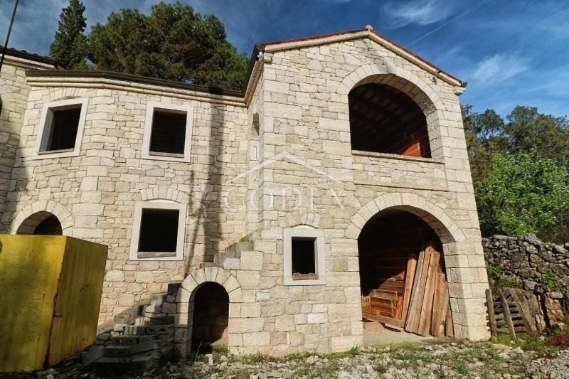Rovinj - kamnita vila v Rohbau fazi