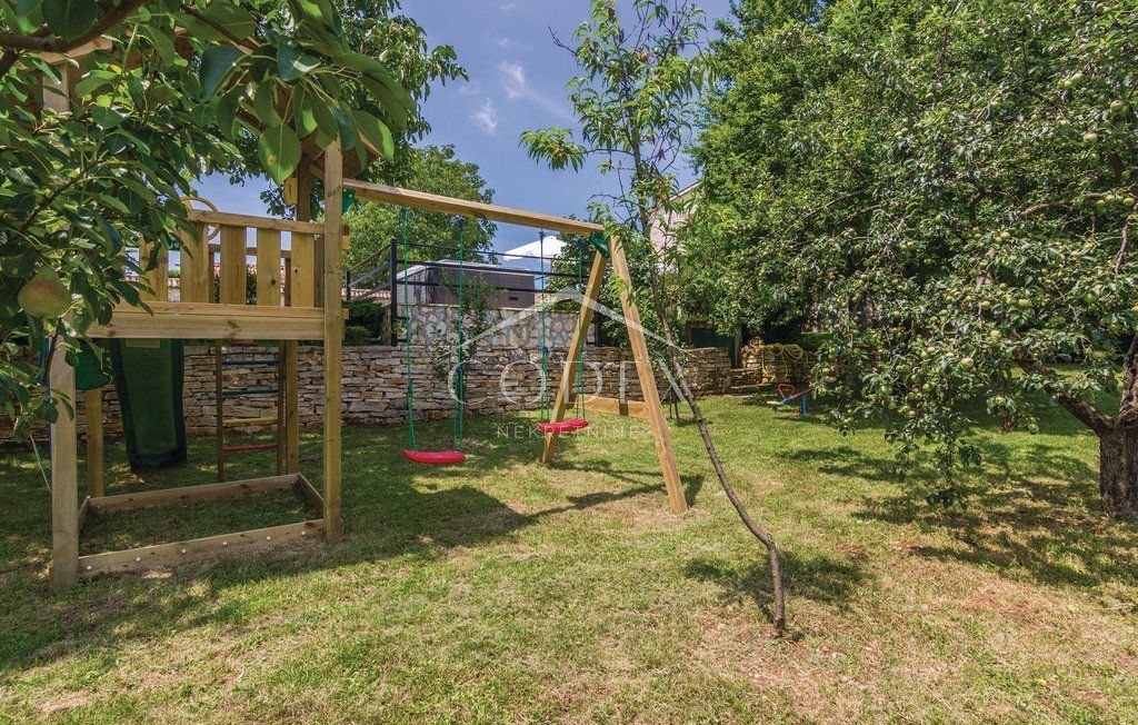 Tinjan - kamnita avtohtona vila z gradbiščem