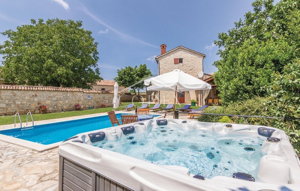 Tinjan - kamnita avtohtona vila z gradbiščem