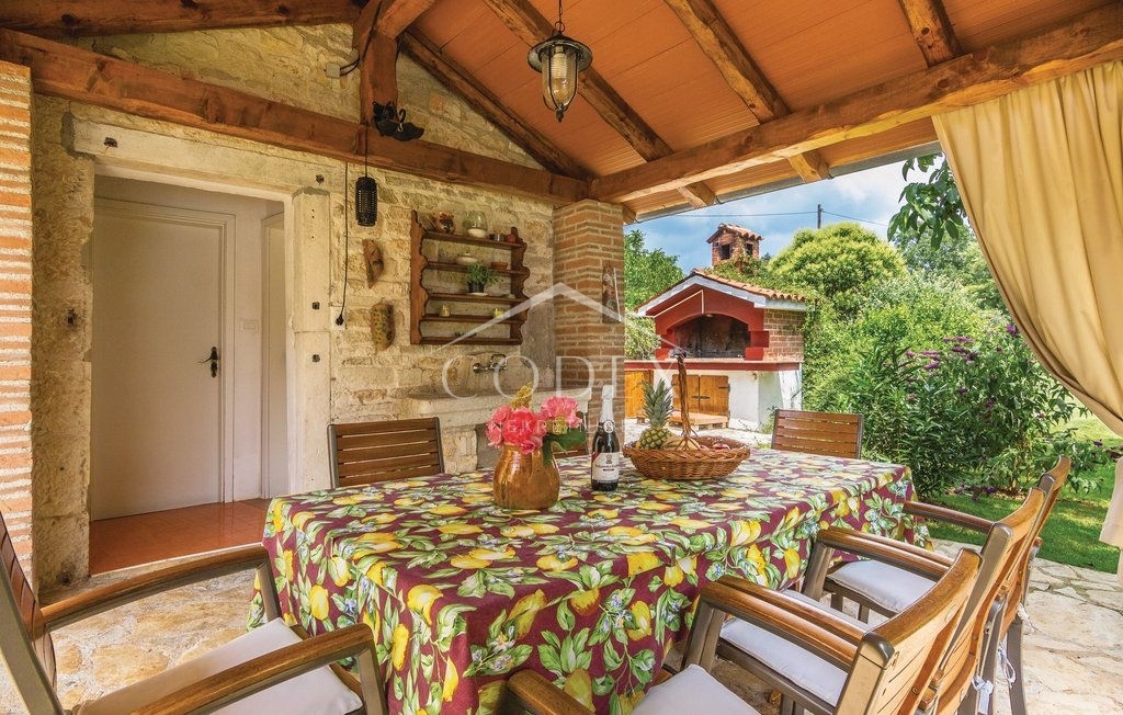 Tinjan - kamnita avtohtona vila z gradbiščem