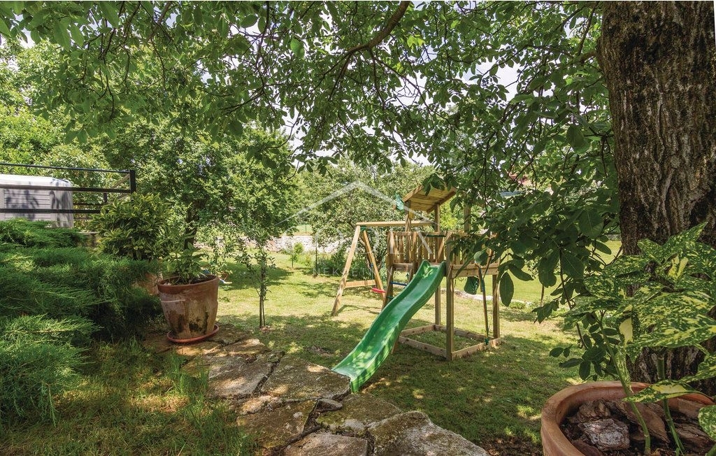 Tinjan - kamnita avtohtona vila z gradbiščem