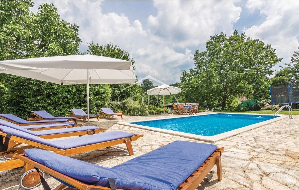 Tinjan - kamnita avtohtona vila z gradbiščem