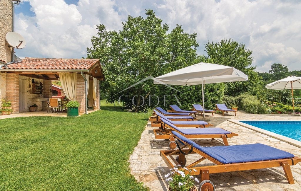 Tinjan - kamnita avtohtona vila z gradbiščem