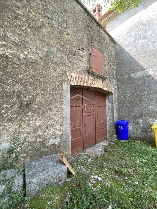 Okolica Buzeta - kamnita hiša za obnovo