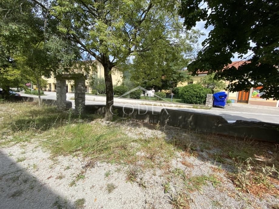 Okolica Buzeta - kamnita hiša za obnovo