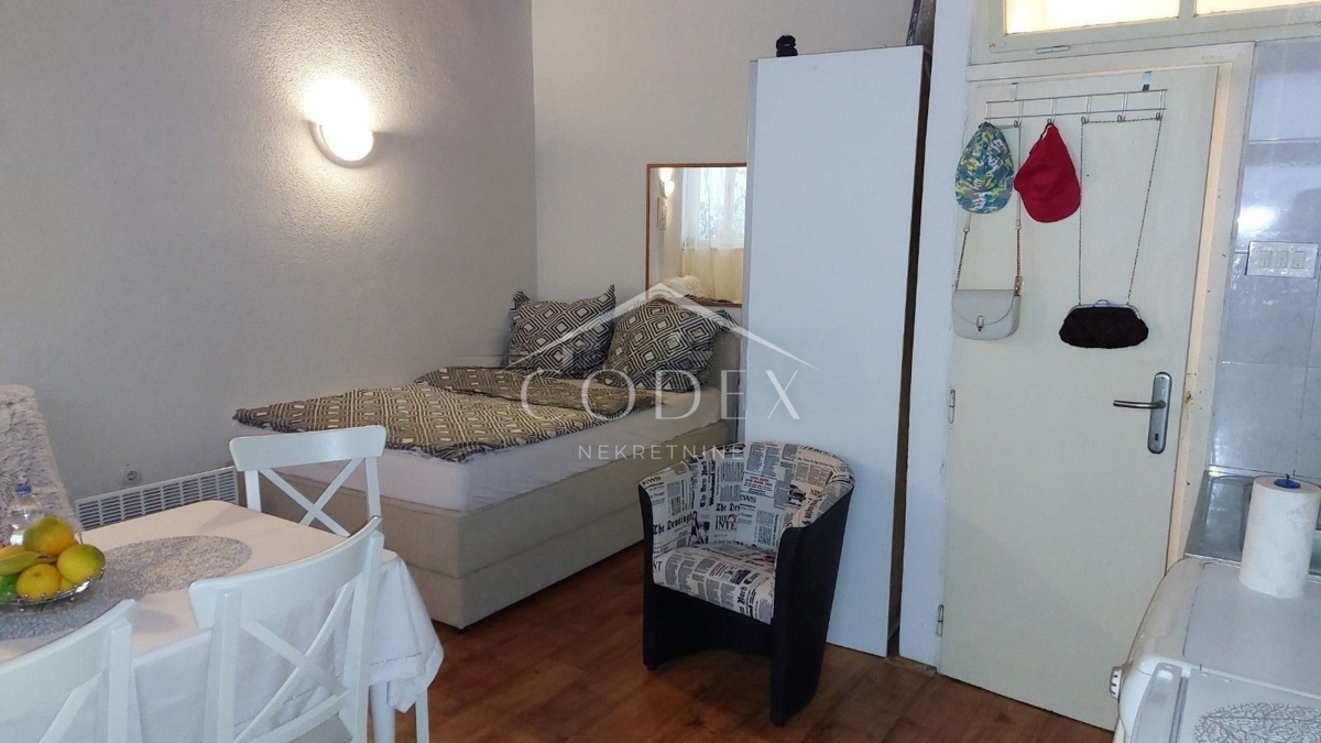 Rovinj - poslovni prostor z garsonjero