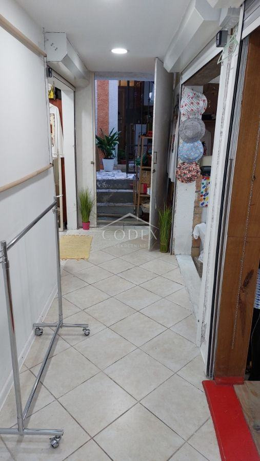 Rovinj - poslovni prostor z garsonjero