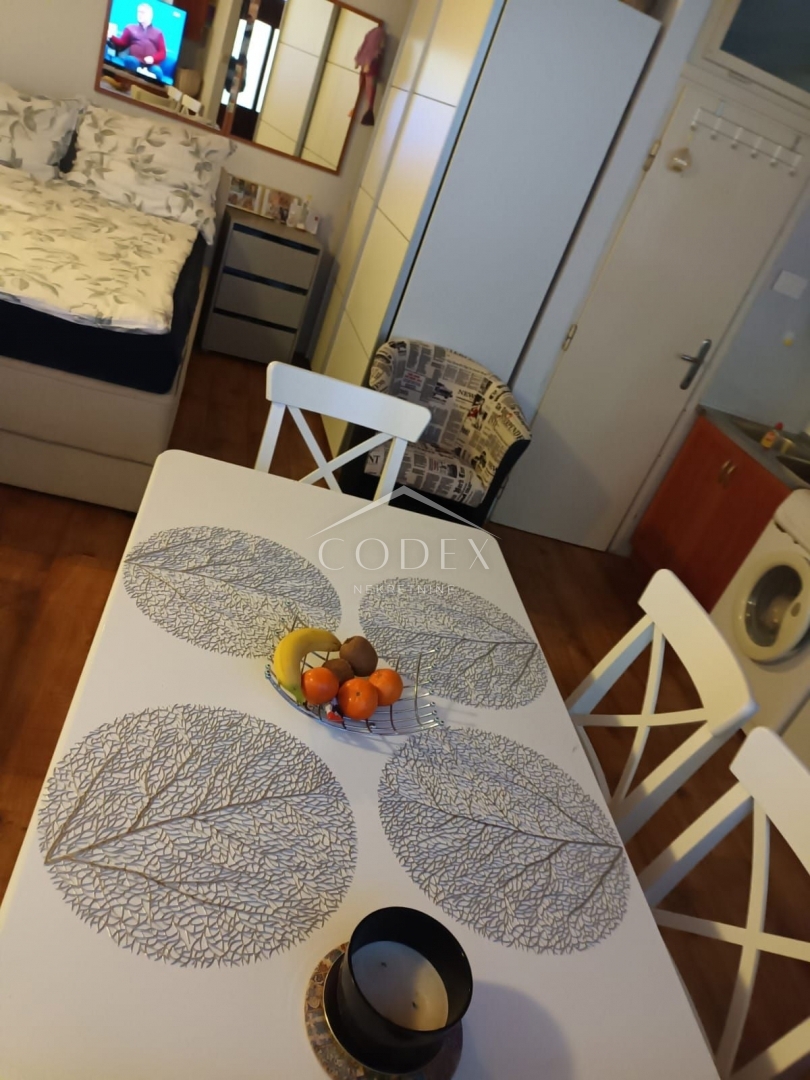 Rovinj - poslovni prostor z garsonjero
