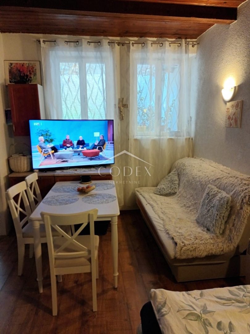 Rovinj - poslovni prostor z garsonjero