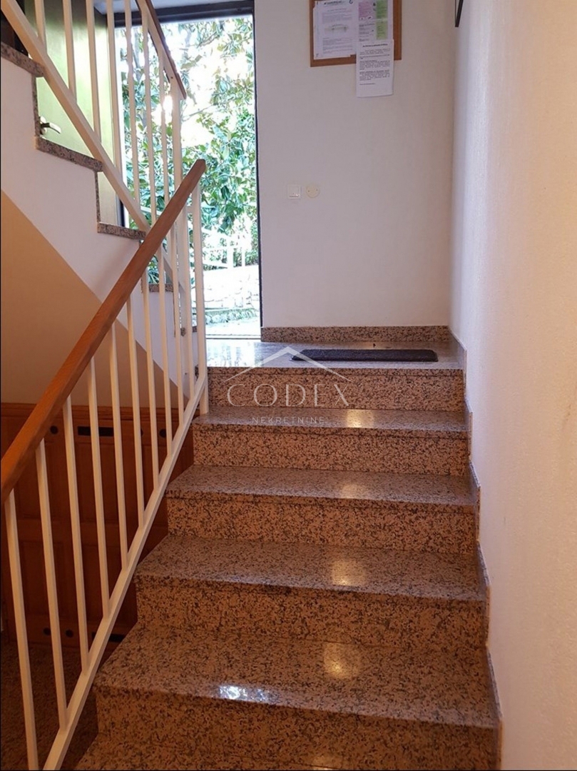 Ičići - prodaja dvosobnega apartmaja s pogledom na morje