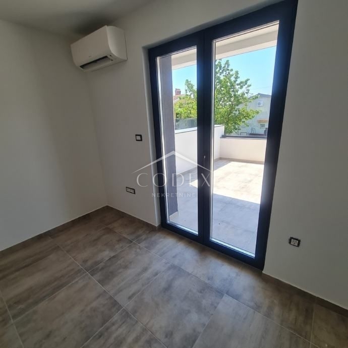 Marinići - vrhunsko dvonadstropno stanovanje v urbani vili