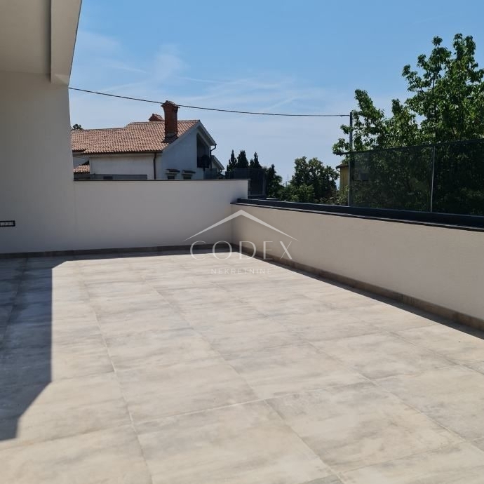 Marinići - vrhunsko dvonadstropno stanovanje v urbani vili