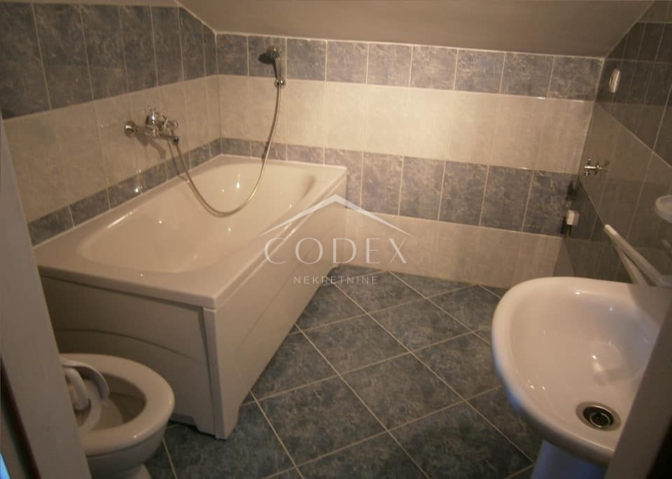 Grižane - hiša s tremi apartmaji