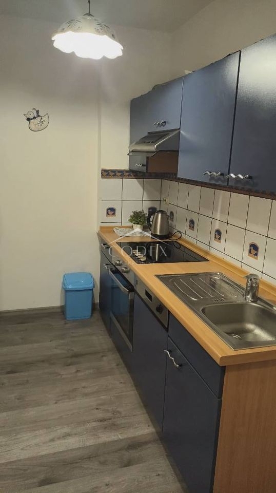 Novi Vinodolski - hiša s 3 stanai in uveljavljenim turističnim najemom