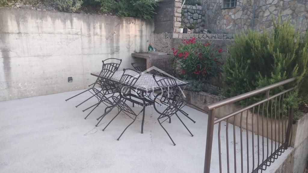 Senj - prodaja stanovanja s teraso in garažo