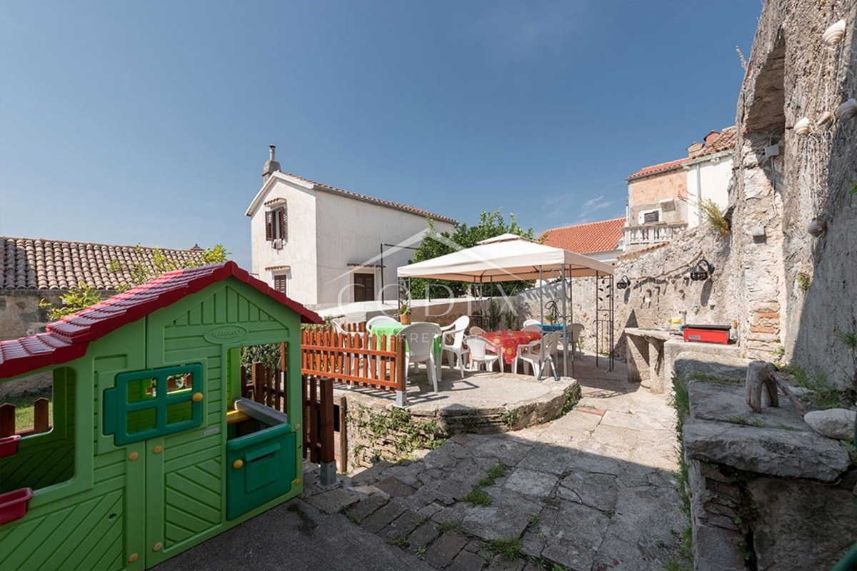 Mali Lošinj - stara vila s 6 apartmaji