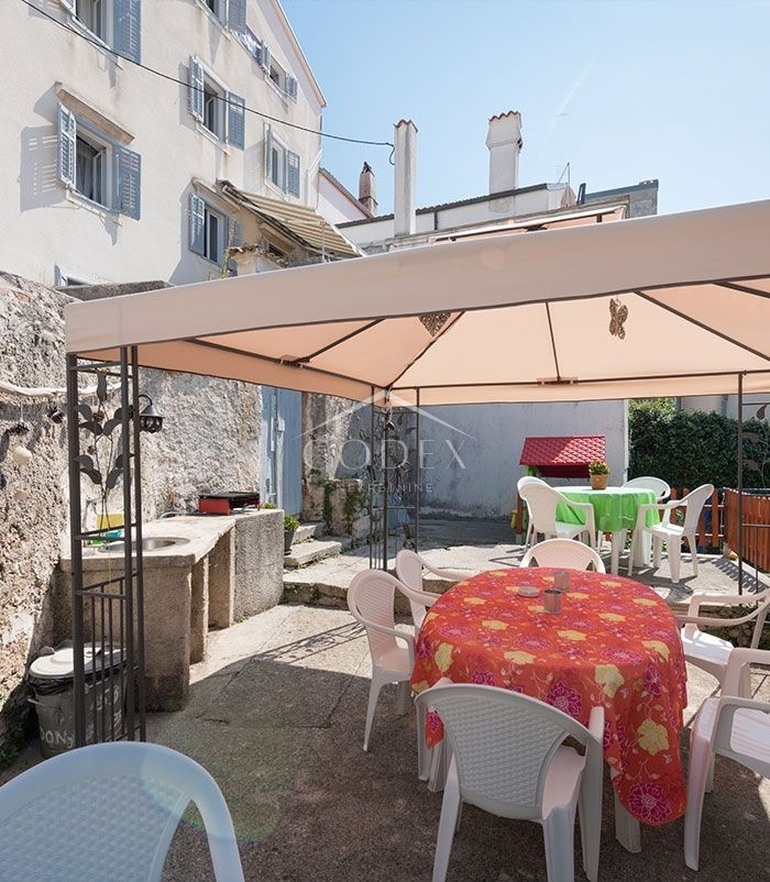 Mali Lošinj - stara vila s 6 apartmaji
