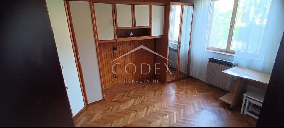 Pazin - družinska hiša z 2 apartmajema in prostornim vrtom
