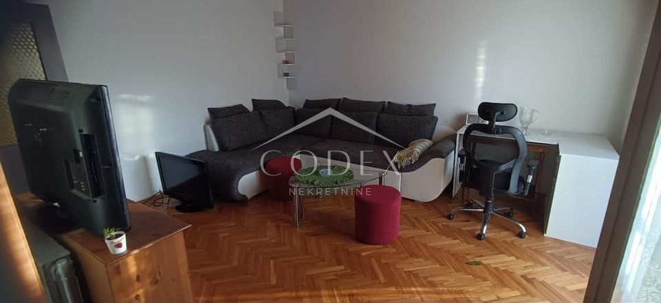 Pazin - družinska hiša z 2 apartmajema in prostornim vrtom